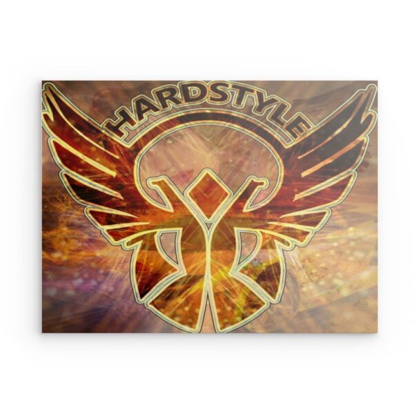 Metall-Wandbild „Hardstyle“ mit Flügellogo – Energiegeladenes Musiksymbol-Dekor