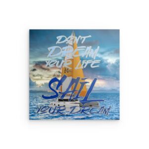 Sail Your Dream – Inspirierendes Segel-Wandbild aus Metall mit Sonnenuntergangs-Meeresszene