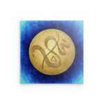 Metallwandbild „Goldenes Seelensymbol“ – Abstraktes spirituelles Medaillon-Dekor