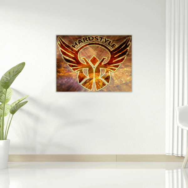 Metall-Wandbild „Hardstyle“ mit Flügellogo – Energiegeladenes Musiksymbol-Dekor - Image 3