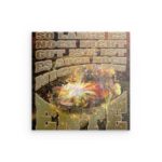 „SO LANGE ES NOCH NICHT GUT IST“ – Feuriges Citroën 2CV Wandbild aus Metall – Motivierendes Ente-Design