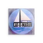 „OUZO“ Griechisches Spirituosenkreuz – Metallwandkunst – Griechisches Getränkedesign